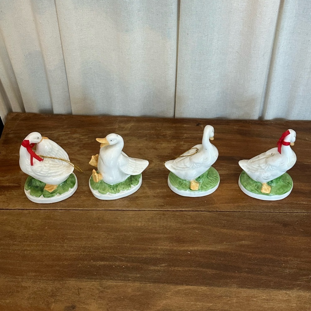 Charming White Ceramic Duck Figurines - Picture 6 of 7